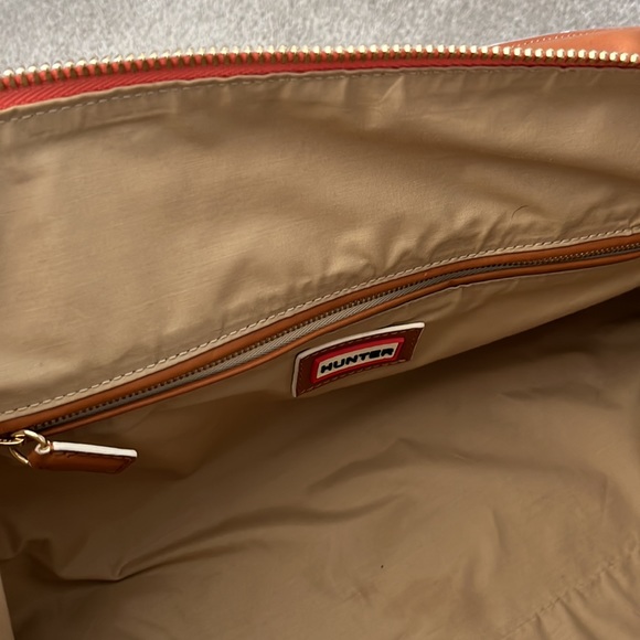 Hunter brand coral nubuck leather handbag - Picture 3 of 6